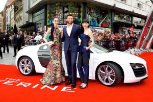 Im Film fahren Wolverine und Yukio (Rila Fukushima) einen Audi R8 Spyder – ähnlich dem, der während der Premiere am Roten Teppich stand. Foto: Audi/ Auto-Reporter.NET