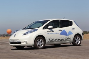 Hier ist das Roboterauto /_ autonom fahrende Elektroauto Nissan Leaf. Bildquelle: Nissan