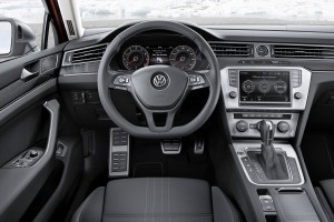 Das Cockpit des neuen Volkswagen Passat Alltrack. Bildquelle: VW AG