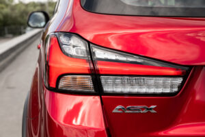 Ansicht auf das linke Rücklicht eines Mitsubishi ASX