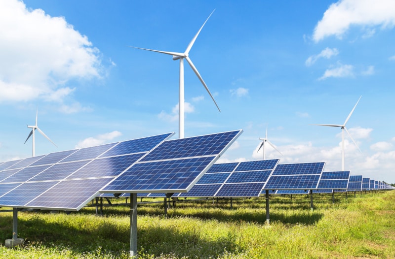 Windturbinen und Solarzellen